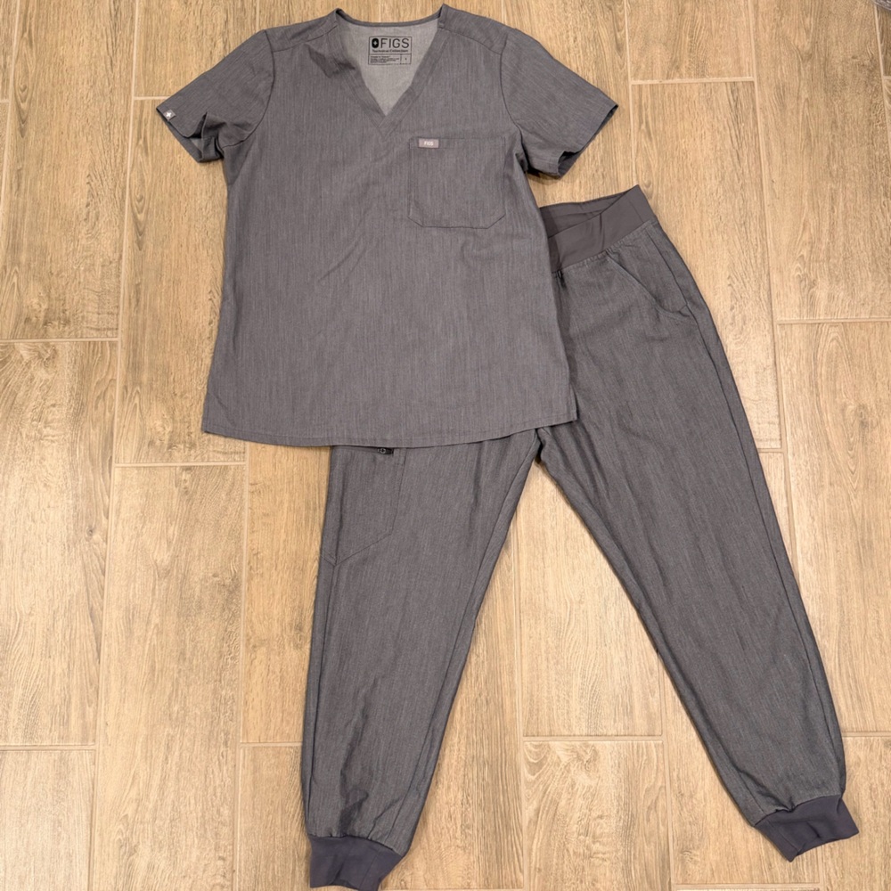 FIGS Charcoal Heather Scrub Set - Top & Jogger Pants